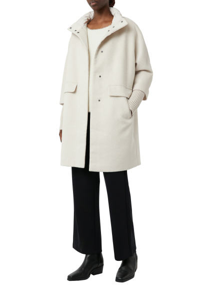 Полушерстяное пальто со стеганым воротником  Comma