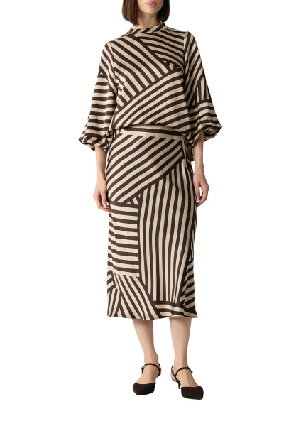 Атласная блузка с объемными рукавами Comma