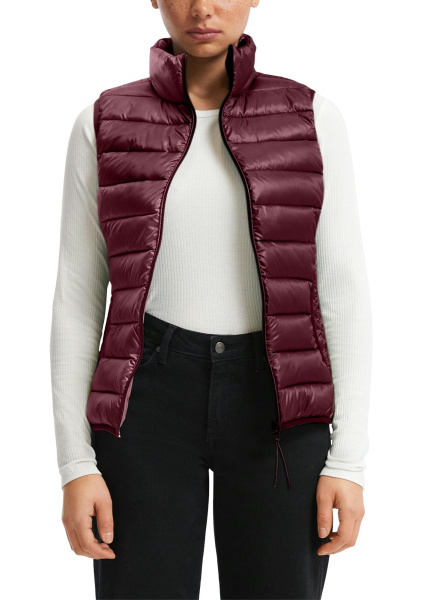Стеганый жилет бордового цвета QS by S.Oliver