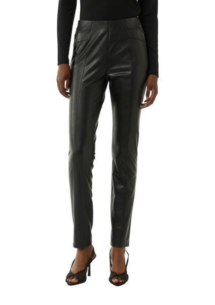 Узкие черные брюки из экокожи Comma