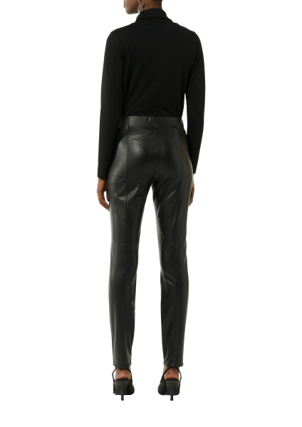 Узкие черные брюки из экокожи Comma