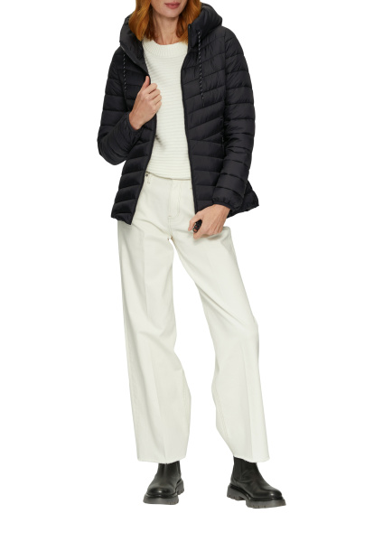 Чёрная короткая куртка с капюшоном S.Oliver