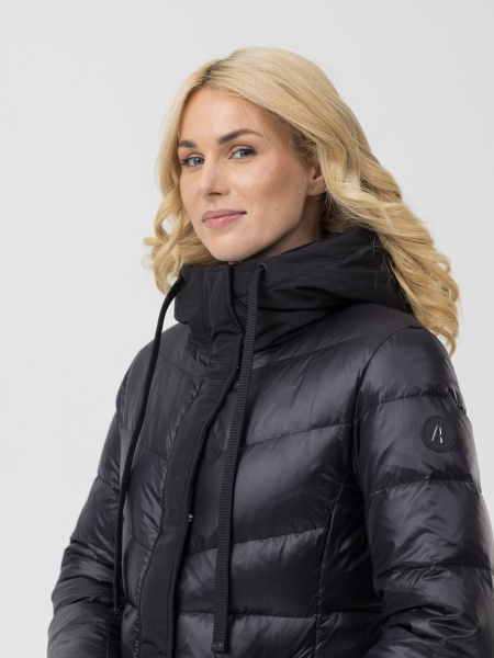 Женственный пуховик черного цвета GLAFIRA Avi