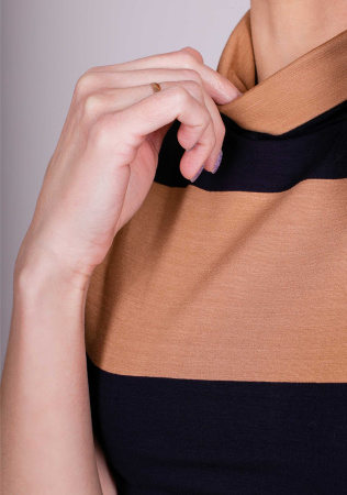 Футболка с воротником стойкой без рукавов Comma 