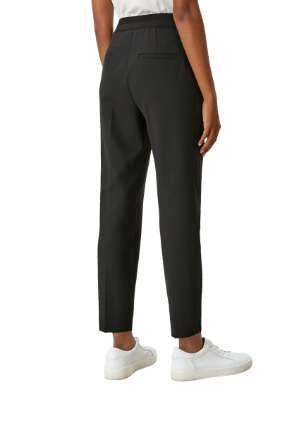 Черные брюки-морковки из костюмной ткани S.Oliver