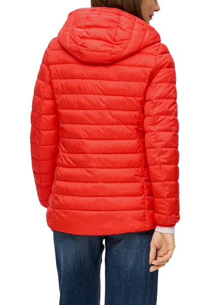 Легкая стеганая куртка со съемным капюшоном  S.Oliver