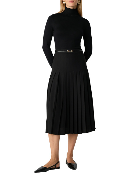 Черная юбка плиссе с декорацией на поясе Comma